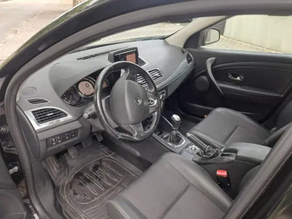 Renault Mégane 2015 - 7990 EUR, 209000 km - AUTO.MOTO.pt - 209000km - foto 9 de 14