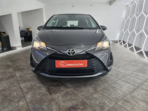 Toyota Yaris 2019 - 13650 EUR, 135421 km - AUTO.MOTO.pt - 135421km - foto 4 de 37