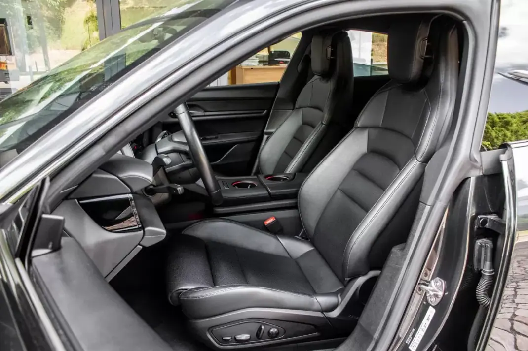 Porsche Taycan 2021 - 59890 EUR, 67644 km - AUTO.MOTO.pt - 67644km - foto 32 de 50
