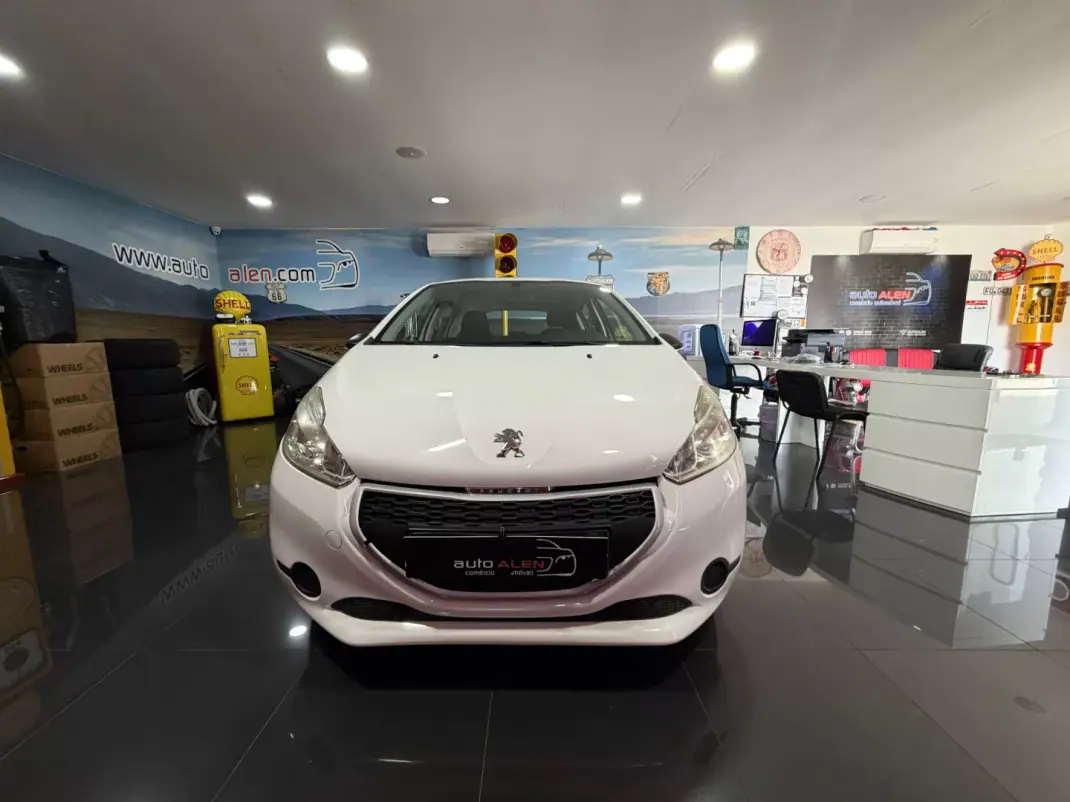 Peugeot 208 2014 - 9950 EUR, 141600 km - AUTO.MOTO.pt - 141600km - foto 2 de 19