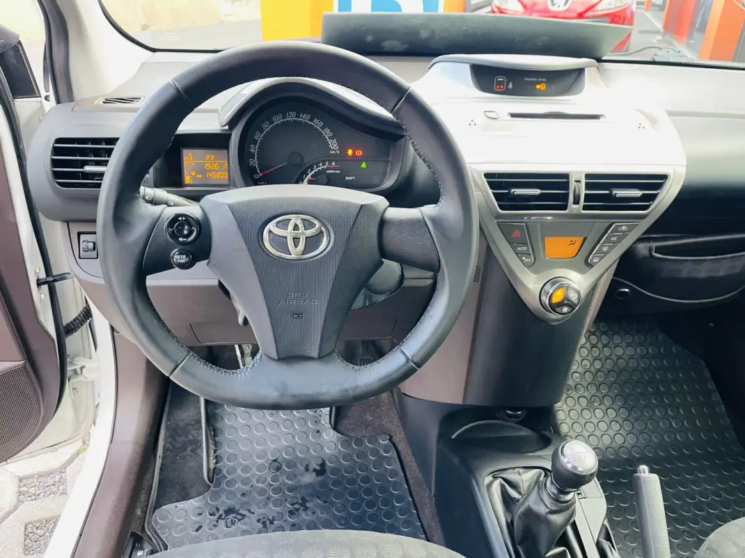 Toyota iQ 2010 - 11950 EUR, 145805 km - AUTO.MOTO.pt - 145805km - foto 10 de 12