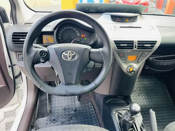 Toyota iQ 2010 - 11950 EUR, 145805 km - AUTO.MOTO.pt - 145805km - foto 10 de 12