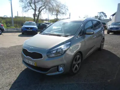 Kia Carens 2016 - 11500 EUR, 228300 km - AUTO.MOTO.pt - 228300km - foto 3 de 11