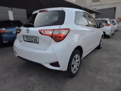 Toyota YARIS BIZZ (NLP 1.0 VVT-i 1.0) 2019 - 11000 EUR, 215000 km - AUTO.MOTO.pt - 215000km - foto 4 de 9