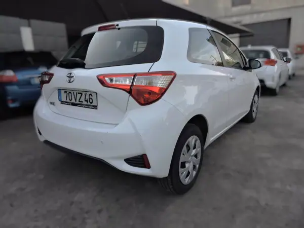 Toyota YARIS BIZZ (NLP 1.0 VVT-i 1.0) 2019 - 11000 EUR, 215000 km - AUTO.MOTO.pt - 215000km - foto 4 de 9