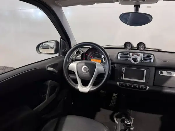 Smart ForTwo Coupé 2013 - 12500 EUR, 118671 km - AUTO.MOTO.pt - 118671km - foto 8 de 48