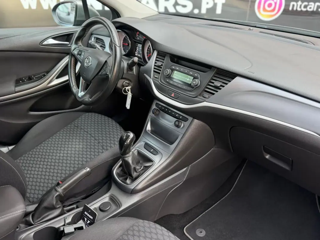 Opel Astra 2017 - 11900 EUR, 90715 km - AUTO.MOTO.pt - 90715km - foto 12 de 18
