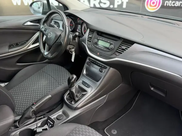 Opel Astra 2017 - 11900 EUR, 90715 km - AUTO.MOTO.pt - 90715km - foto 12 de 18
