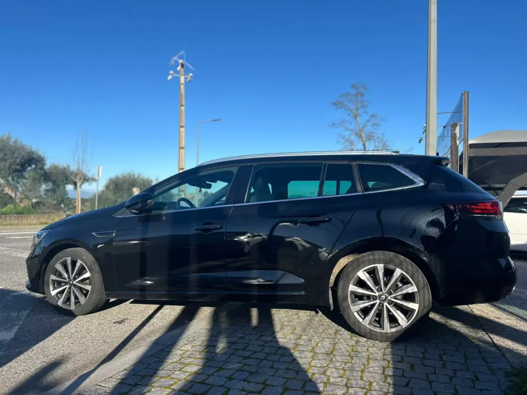 Renault Mégane 2021 - 19900 EUR, 72500 km - AUTO.MOTO.pt - 72500km - foto 5 de 25