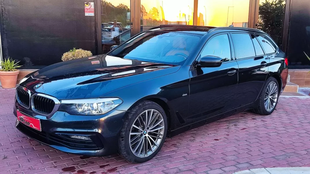 BMW 520 2018 - 29990 EUR, 130000 km - AUTO.MOTO.pt - 130000km - foto 19 de 43