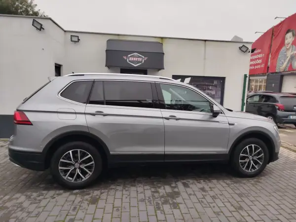 Volkswagen Tiguan Allspace 2021 - 29990 EUR, 108015 km - AUTO.MOTO.pt - 108015km - foto 4 de 20