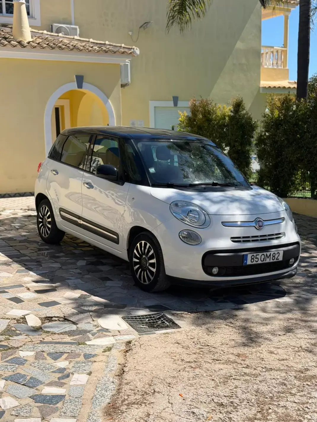 Fiat 500L 2015 - 9900 EUR, 126882 km - AUTO.MOTO.pt - 126882km - foto 1 de 8