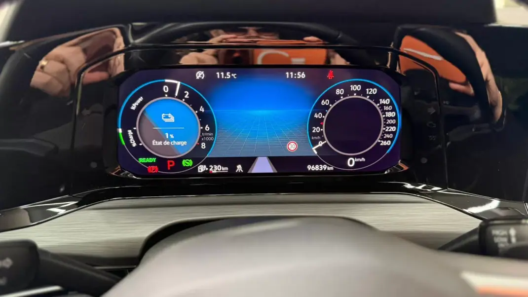 Volkswagen Golf 2021 - 21500 EUR, 96839 km - AUTO.MOTO.pt - 96839km - foto 24 de 38