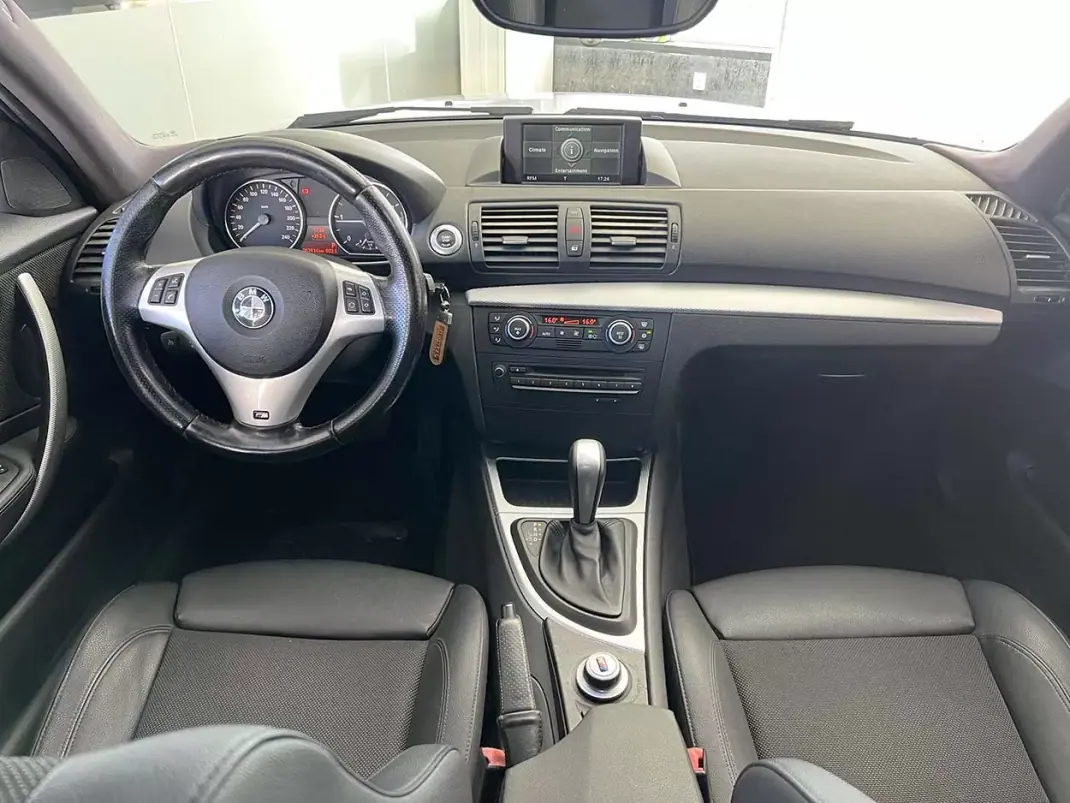 BMW 118 2008 - 8800 EUR, 262392 km - 262392km - foto 10 de 20