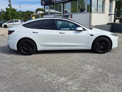 Tesla Model 3 2025 - 39750 EUR, 31000 km - foto 6 de 43
