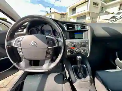 Citroën C4 2012 - 6750 EUR, 266000 km - AUTO.MOTO.pt - 266000km - foto 5 de 7