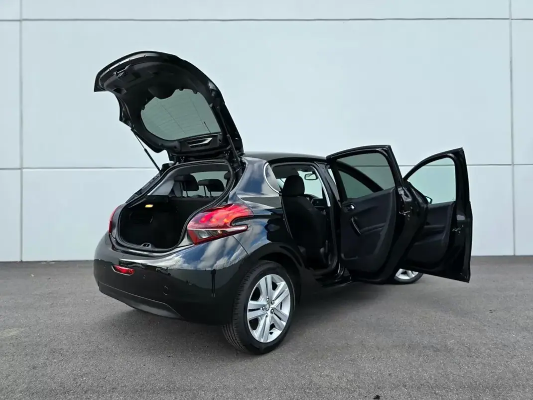 Peugeot 208 2019 - 9750 EUR, 75000 km - AUTO.MOTO.pt - 75000km - foto 13 de 37