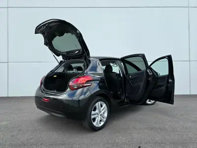 Peugeot 208 2019 - 9750 EUR, 75000 km - AUTO.MOTO.pt - 75000km - foto 13 de 37
