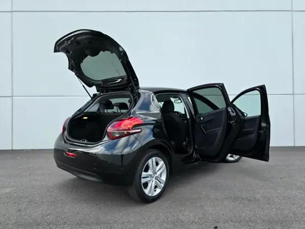 Peugeot 208 2019 - 9750 EUR, 75000 km - AUTO.MOTO.pt - 75000km - foto 13 de 37