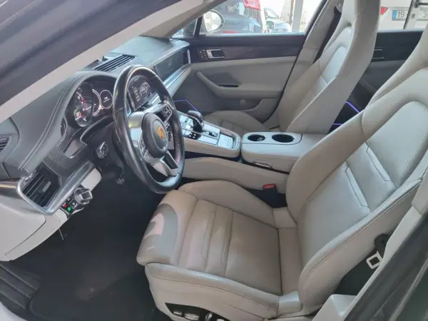 Porsche Panamera 2017 - 67750 EUR, 99900 km - AUTO.MOTO.pt - 99900km - foto 11 de 46