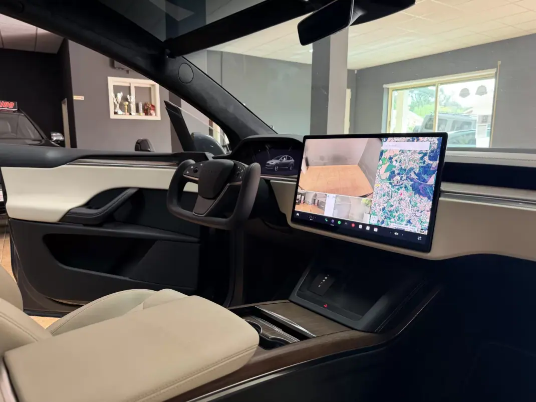 Tesla Model X 2023 - 75000 EUR, 99874 km - AUTO.MOTO.pt - 99874km - foto 11 de 14