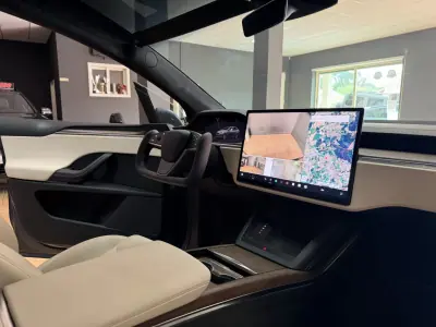 Tesla Model X 2023 - 75000 EUR, 99874 km - AUTO.MOTO.pt - 99874km - foto 11 de 14
