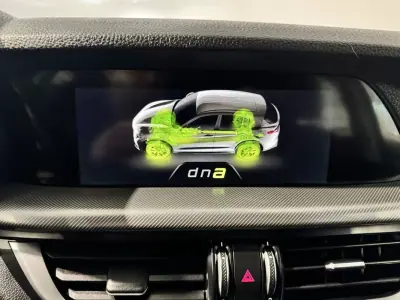 Alfa Romeo Stelvio 2017 - 22900 EUR, 215900 km - AUTO.MOTO.pt - 215900km - foto 49 de 60