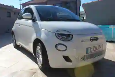 Fiat 500e 2023 - 14000 EUR, 21209 km - 21209km - foto 1 de 9