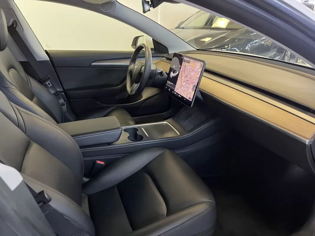 Tesla Model 3 2021 - 31990 EUR, 85000 km - AUTO.MOTO.pt - 85000km - foto 11 de 45
