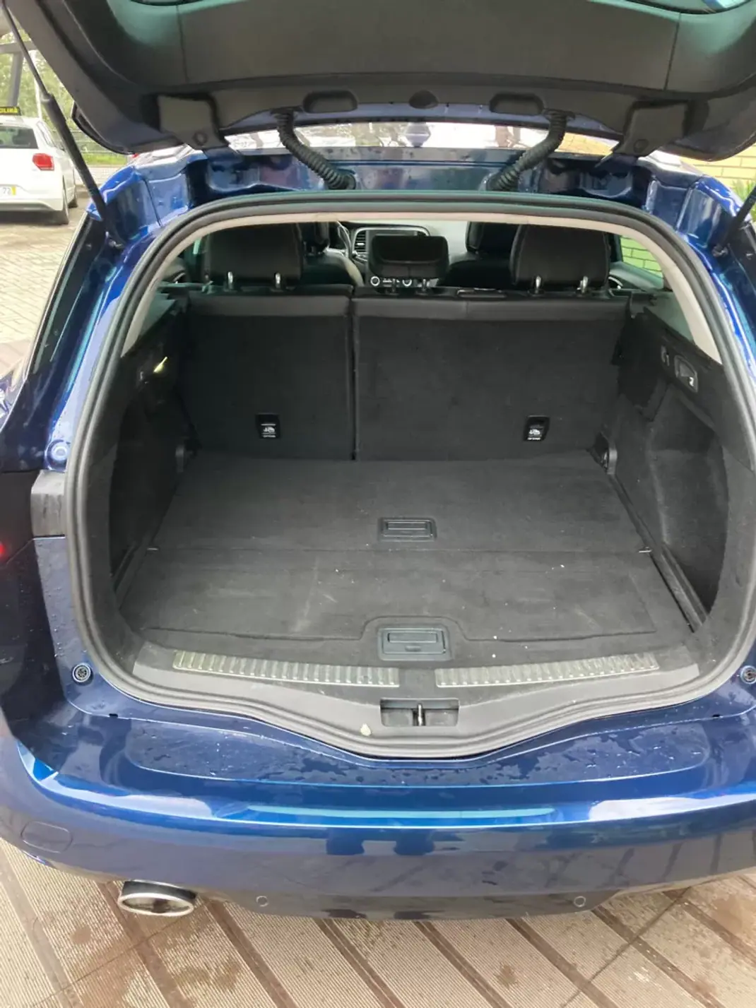 Renault Mégane Sport Tourer 2017 - 13900 EUR, 218321 km - AUTO.MOTO.pt - 218321km - foto 8 de 21