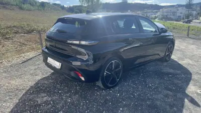 Peugeot e-308 2025 - 29490 EUR, 6000 km - 6000km - foto 4 de 19