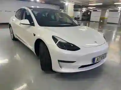 Tesla Model 3 2022 - 18000 EUR, 63495 km - foto 3 de 7