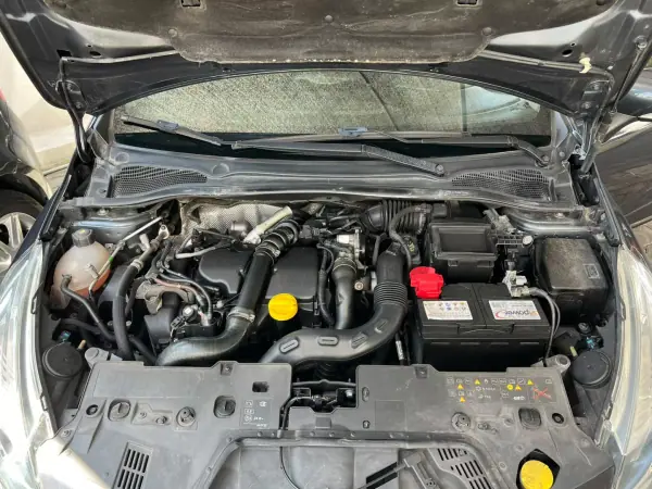 Renault Clio 2018 - 13900 EUR, 147279 km - AUTO.MOTO.pt - 147279km - foto 7 de 7