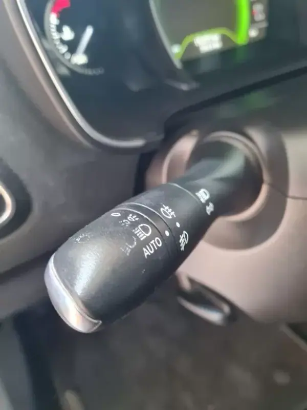 Renault Mégane 2016 - 13600 EUR, 152000 km - AUTO.MOTO.pt - 152000km - foto 9 de 21