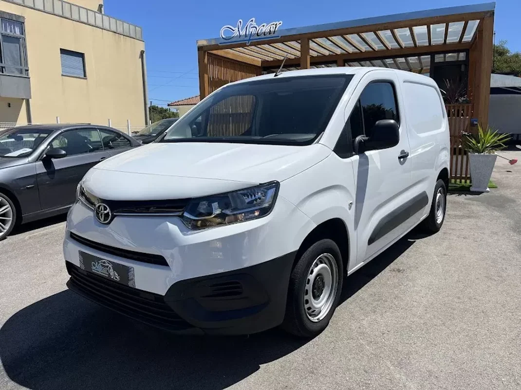 Toyota PROACE CITY 1.5D 100cv EXCLUIVE 2020 - 16450 EUR, 62000 km - AUTO.MOTO.pt - 62000km - foto 1 de 35
