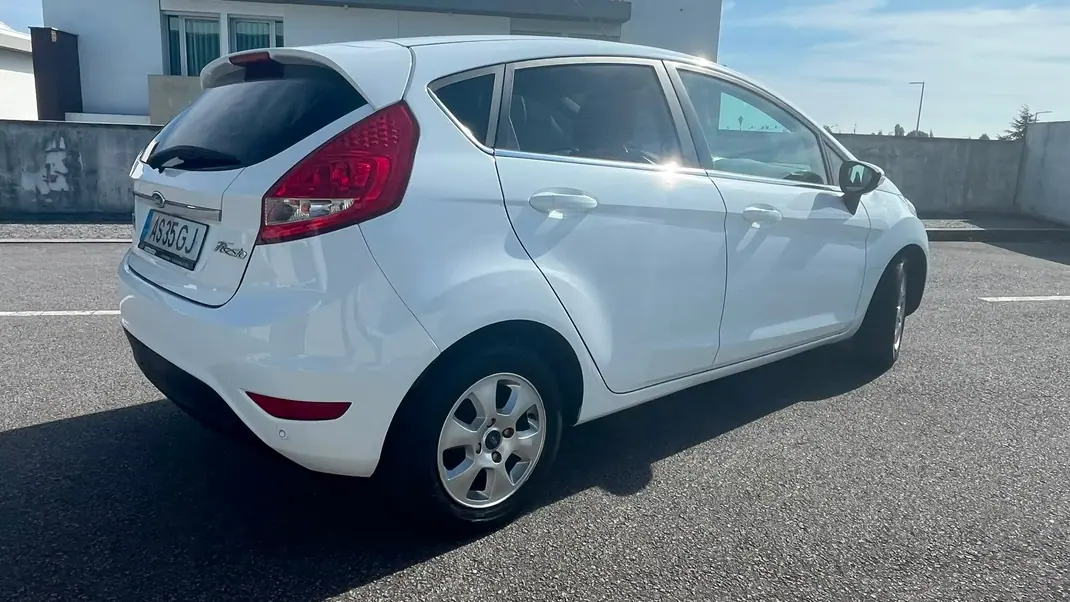 Ford Fiesta 2013 - 7450 EUR, 175000 km - AUTO.MOTO.pt - 175000km - foto 10 de 14