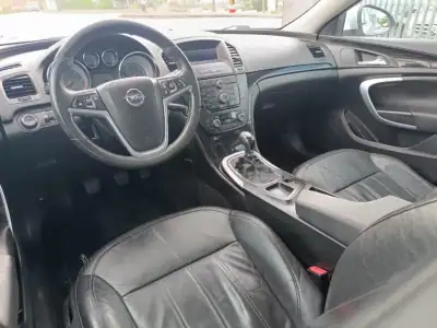 Opel Insignia Sports Tourer 2009 - 7500 EUR, 266000 km - AUTO.MOTO.pt - 266000km - foto 17 de 24