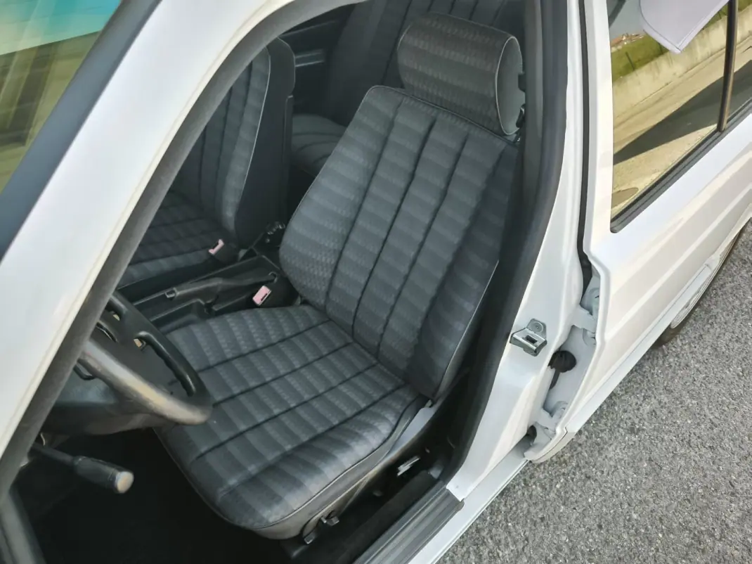 Mercedes-Benz 1993 - 9950 EUR, 89439 km - AUTO.MOTO.pt - 89439km - foto 22 de 60