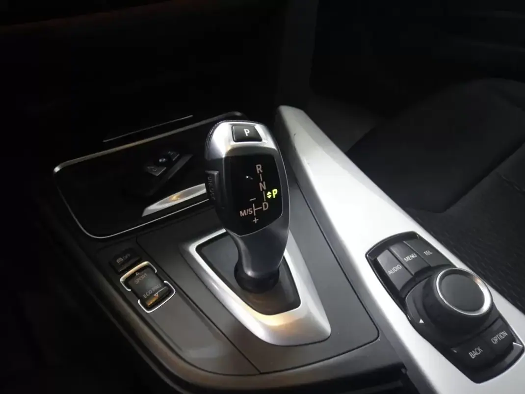 BMW 318 2013 - 13990 EUR, 157000 km - AUTO.MOTO.pt - 157000km - foto 20 de 27