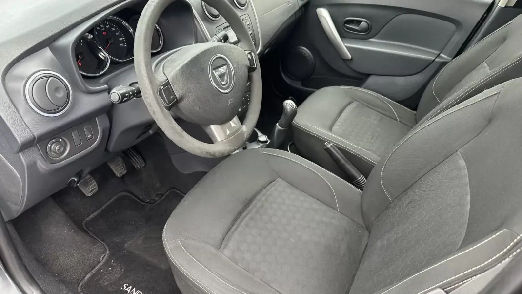 Dacia Sandero 2016 - 5950 EUR, 150000 km - AUTO.MOTO.pt - 150000km - foto 15 de 15