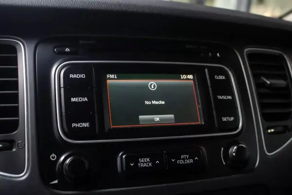 Kia Carens 2015 - 9900 EUR, 221885 km - 221885km - foto 34 de 36