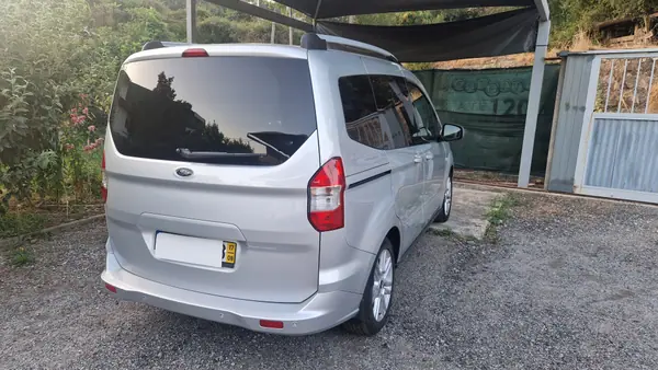 Ford Courier 2017 - 9150 EUR, 72862 km - AUTO.MOTO.pt - 72862km - foto 7 de 15
