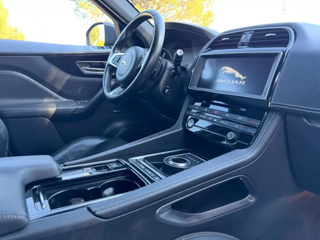 Jaguar F-Pace 2017 - 24950 EUR, 177000 km - AUTO.MOTO.pt - 177000km - foto 15 de 15