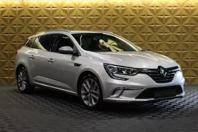 Renault Mégane Sport Tourer 2020 - 15900 EUR, 135000 km - AUTO.MOTO.pt - 135000km - foto 6 de 36