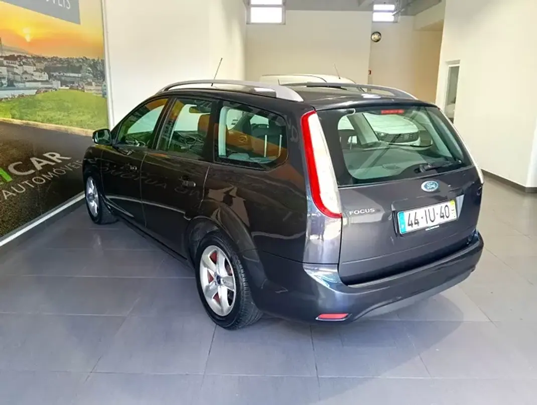 Ford Focus SW 2010 - 5990 EUR, 112000 km - AUTO.MOTO.pt - 112000km - foto 7 de 51