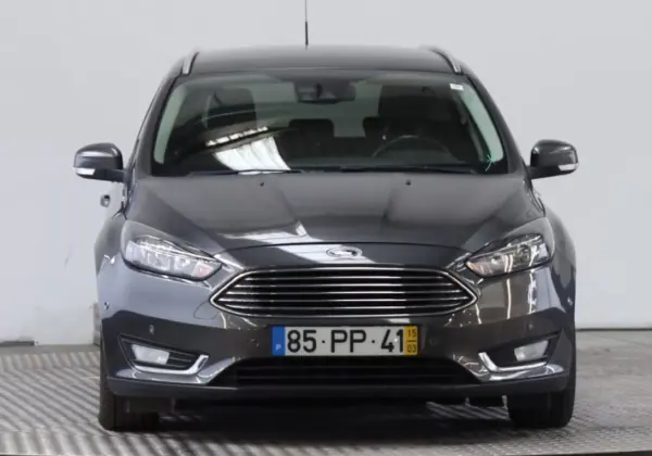 Ford Focus SW 2015 - 9999 EUR, 125121 km - AUTO.MOTO.pt - 125121km - foto 5 de 18