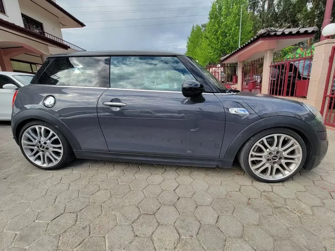MINI Cooper 2015 - 20990 EUR, 182000 km - AUTO.MOTO.pt - 182000km - foto 4 de 33