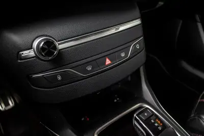 Peugeot 308 2020 - 17990 EUR, 142466 km - AUTO.MOTO.pt - 142466km - foto 24 de 45