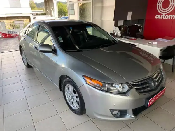 Honda Accord 2009 - 9250 EUR, 266508 km - AUTO.MOTO.pt - 266508km - foto 4 de 34