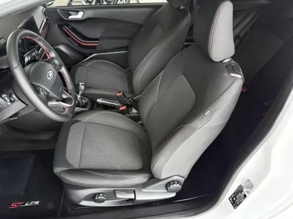 Ford Fiesta 2018 - 11000 EUR, 146800 km - AUTO.MOTO.pt - 146800km - foto 27 de 78